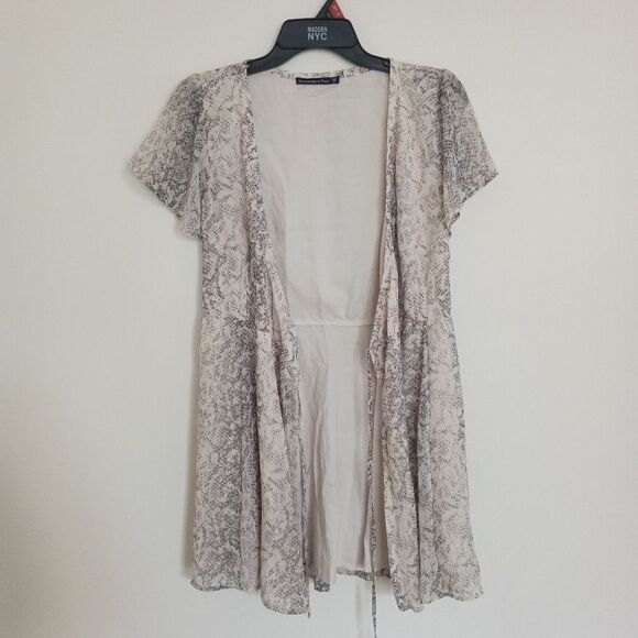 Abercrombie & Fitch Short Sleeve V Neck Snakeskin Wrap Mini Dress Tan Size XS - Picture 4 of 10